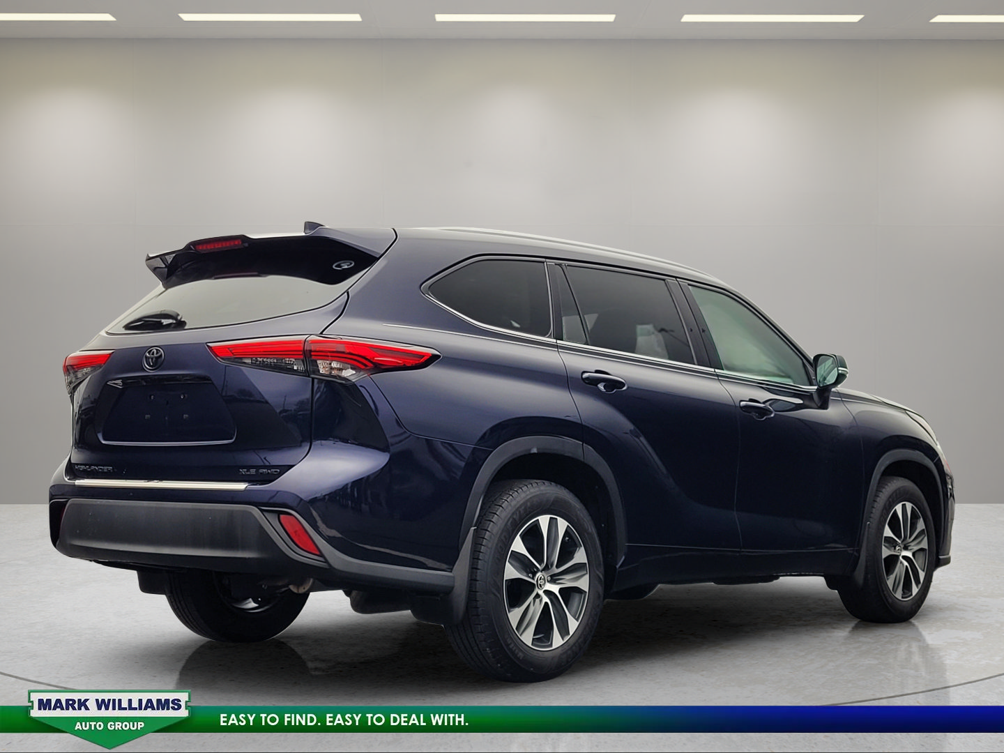 Used 2020 Toyota Highlander XLE AWD/4WD image 4