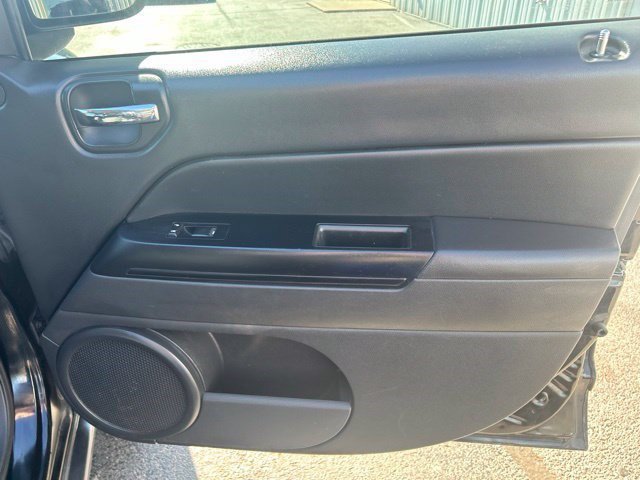 Used 2013 Jeep Compass Latitude AWD/4WD image 30