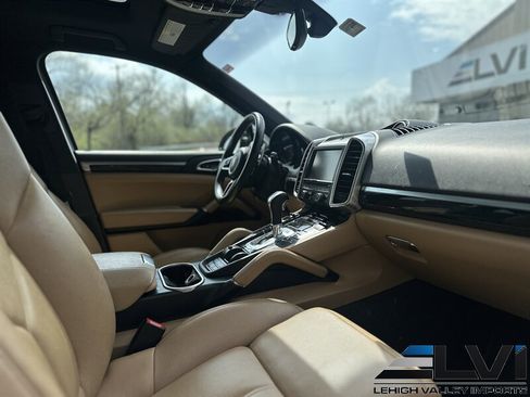 Used 2016 Porsche Cayenne AWD/4WD image 18