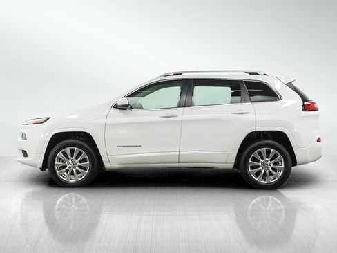 Used 2016 Jeep Cherokee Overland w/ Technology Group AWD/4WD image 2
