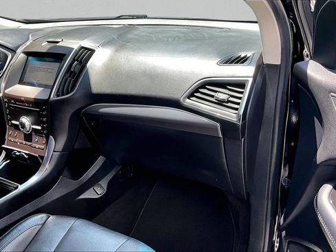 Used 2019 Ford Edge Titanium w/ Equipment Group 301A AWD/4WD image 26