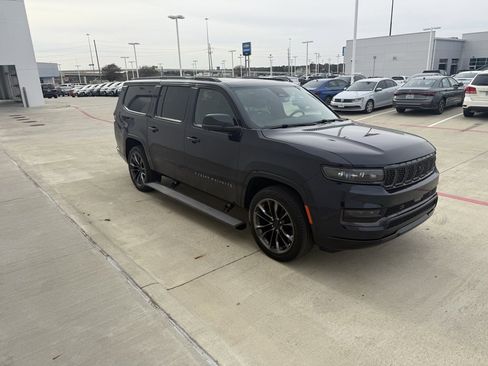 Used 2025 Jeep Grand Wagoneer L Series II Obsidian w/ Quick Order Packagew 28T image 3