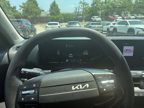 Used 2025 Kia K4 FWD image 29