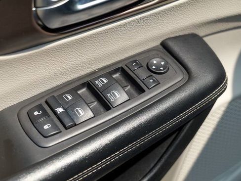 Used 2023 Chrysler Voyager LX image 17