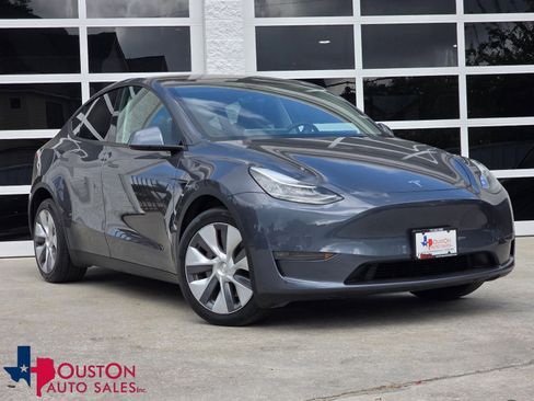Used 2023 Tesla Model Y Long Range image 1