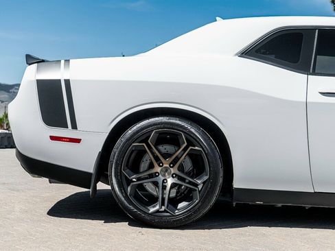 Used 2018 Dodge Challenger R/T Scat Pack w/ Leather Interior Group RWD image 12