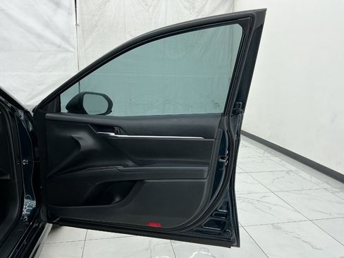 Used 2021 Toyota Camry SE FWD image 19