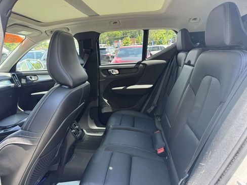 Used 2022 Volvo XC40 T5 Momentum w/ Premium Package AWD/4WD image 14