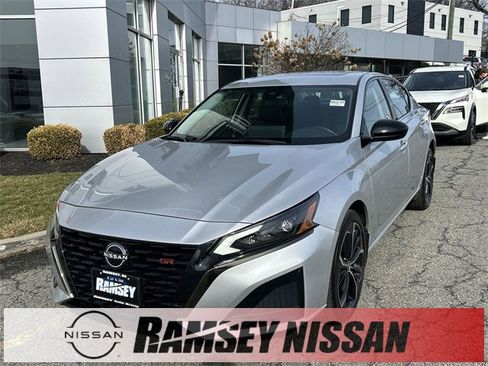 Used 2023 Nissan Altima 2.5 SR w/ SR Premium Package image 1