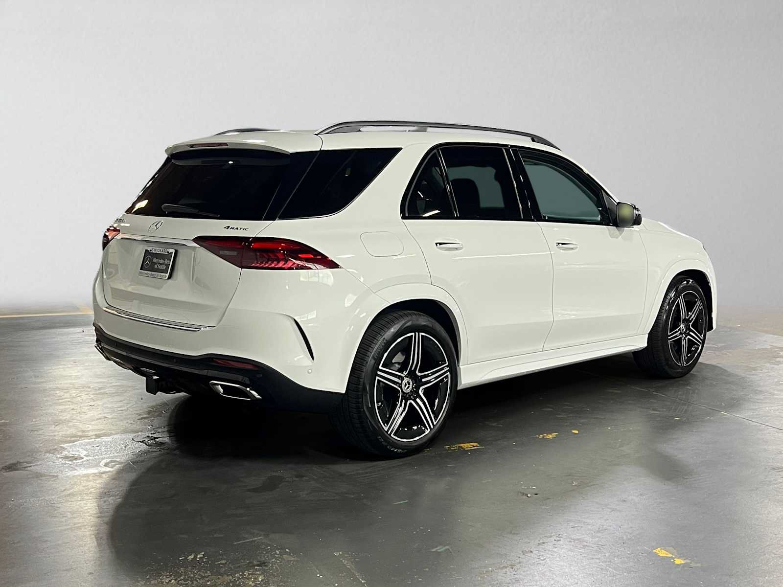 Used 2026 Mercedes-Benz GLE 450e 4MATIC image 3