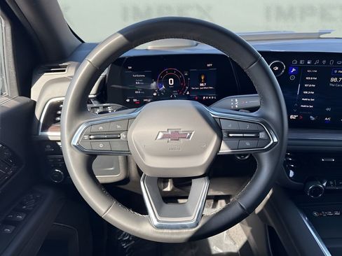 Used 2025 Chevrolet Suburban Z71 image 15