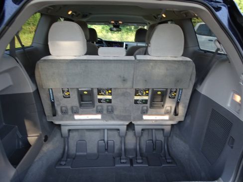 Used 2018 Toyota Sienna LE AWD image 32
