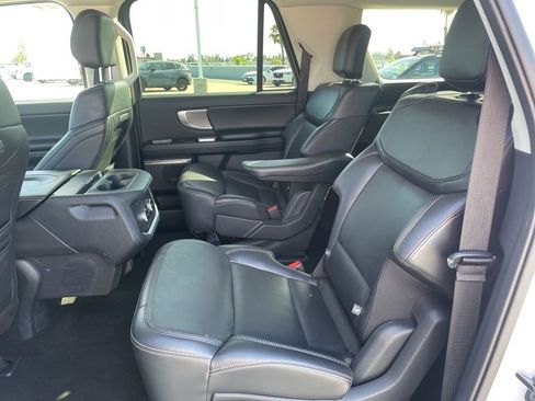 Used 2025 Ford Expedition Max Platinum image 8