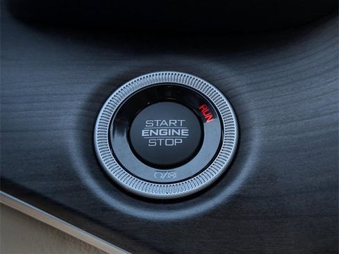 Used 2023 Jeep Grand Cherokee Limited image 17