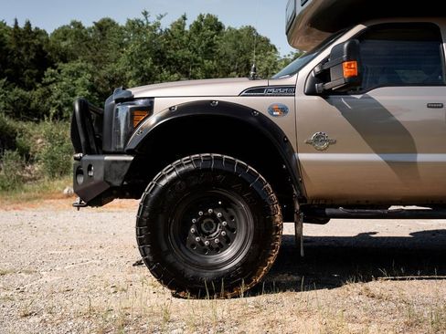 Used 2011 Ford F550 4x4 Crew Cab Super Duty w/ Payload Upgrade Pkg image 8