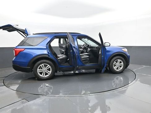 Used 2022 Ford Explorer XLT w/ Equipment Group 202A image 34