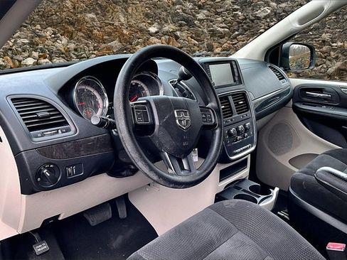 Used 2017 Dodge Grand Caravan SE w/ Power Window Group image 11