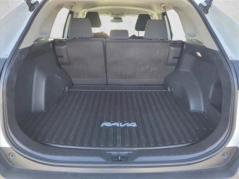 Used 2023 Toyota RAV4 LE FWD image 5