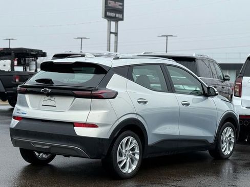 Used 2023 Chevrolet Bolt EUV LT w/ Comfort Package image 39