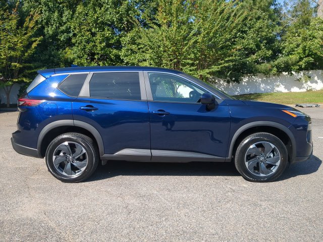 Used 2024 Nissan Rogue SV AWD/4WD image 3