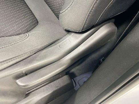 Used 2021 Chevrolet Silverado 1500 Custom image 11