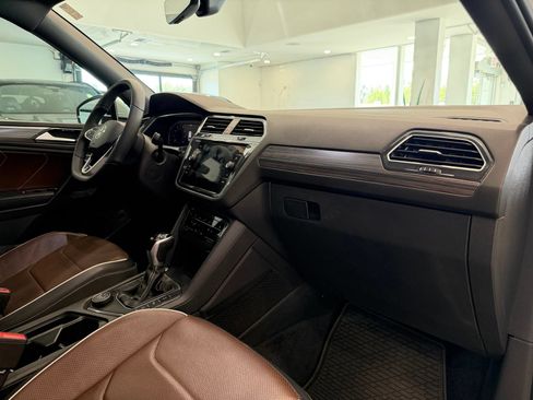 Used 2022 Volkswagen Tiguan SEL R-Line AWD/4WD image 20