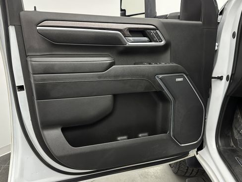 Used 2024 Chevrolet Silverado 2500 LTZ w/ LTZ Convenience Package image 11