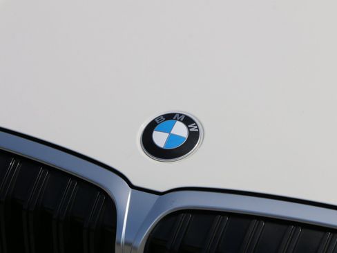 Used 2024 BMW 330i Sedan w/ Premium Package RWD image 12