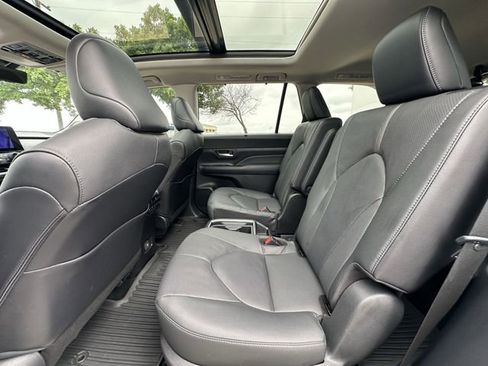 Used 2024 Toyota Grand Highlander AWD image 28