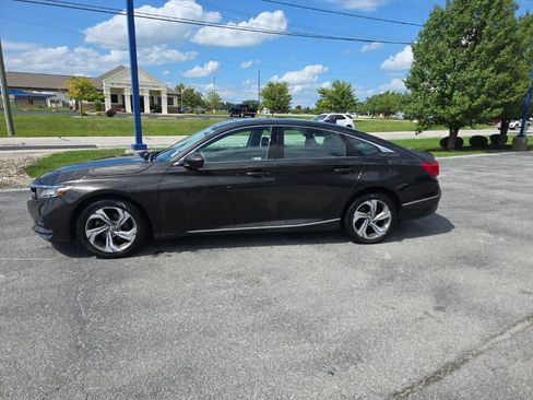 Used 2018 Honda Accord EX image 2