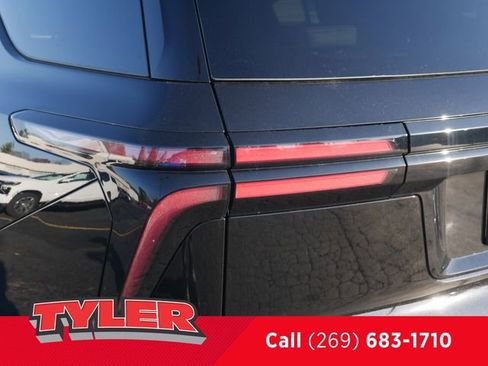 New 2026 Chevrolet Traverse LT w/ Driver Confidence Package AWD/4WD image 12