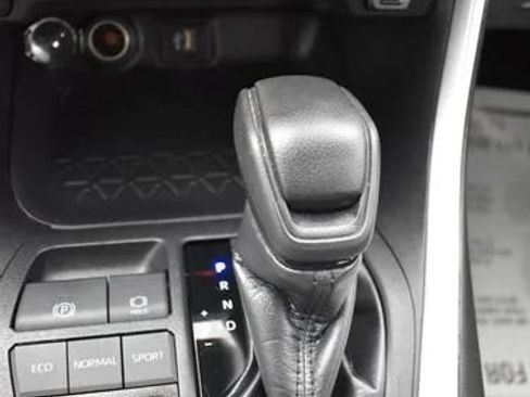 Used 2024 Toyota RAV4 XLE FWD image 34