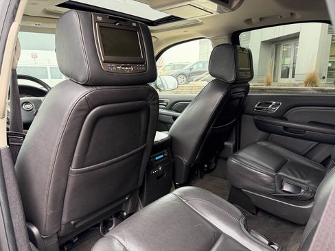 Used 2013 Cadillac Escalade Platinum image 12