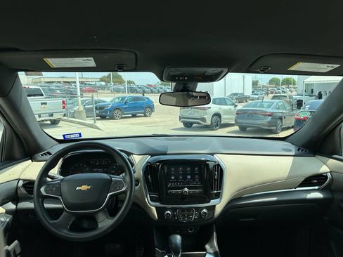 Used 2022 Chevrolet Traverse LS FWD image 16