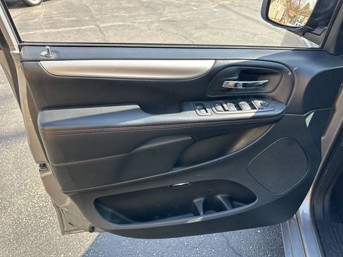 Used 2017 Dodge Grand Caravan GT image 16
