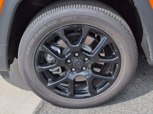 New 2026 Jeep Compass Latitude image 9