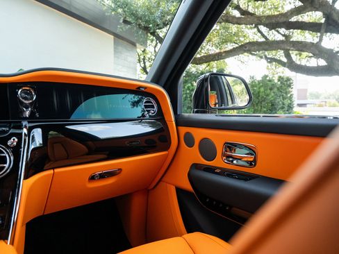 Used 2025 Rolls-Royce Cullinan image 29