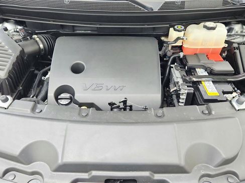 Used 2023 Chevrolet Traverse LT image 19