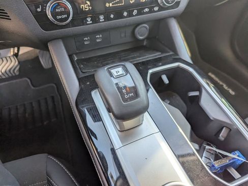 Used 2025 Mitsubishi Outlander SE image 16