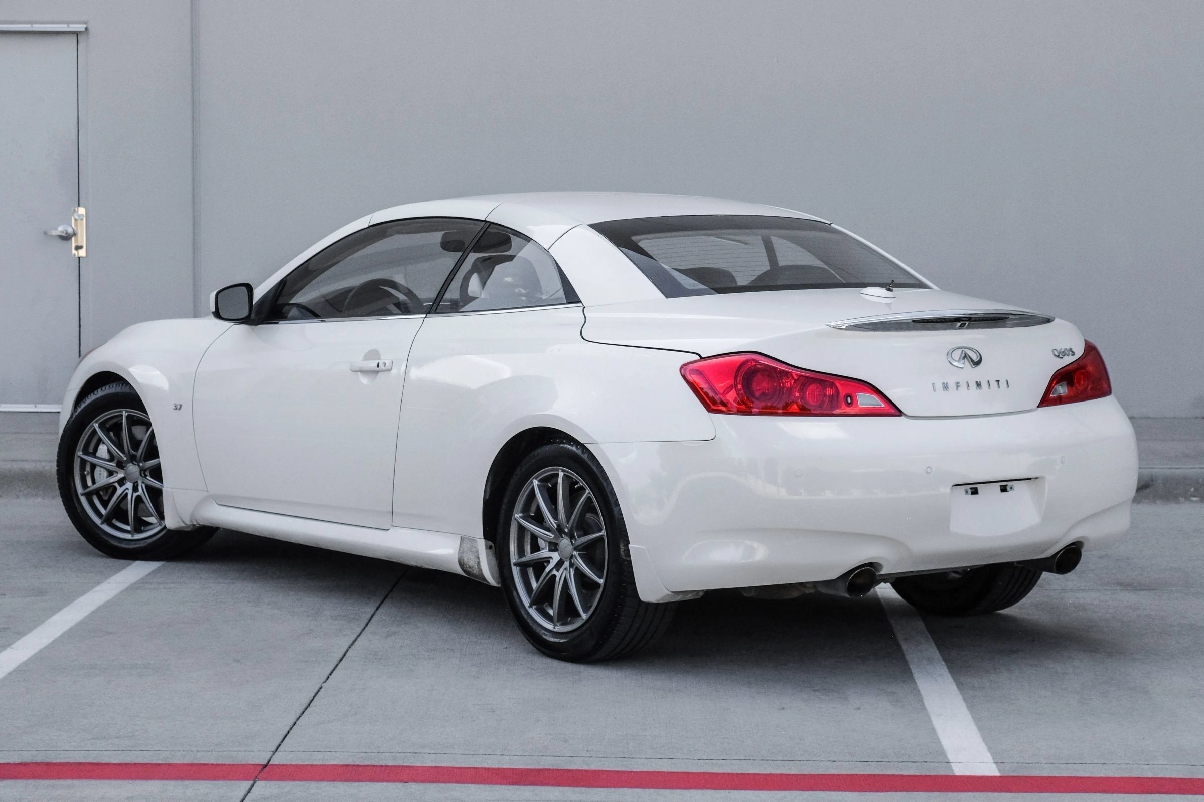 Used 2015 INFINITI Q60 Convertible w/ Premium Package RWD image 7