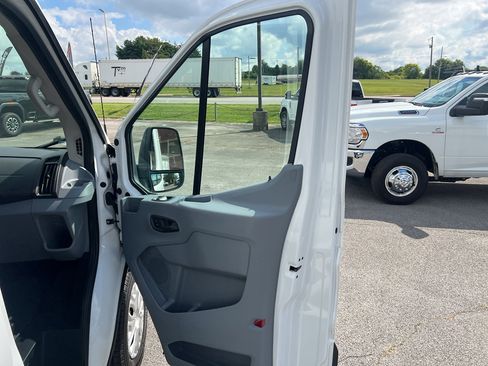 Used 2018 Ford Transit 150 XLT image 15