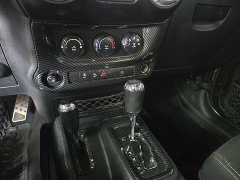 Used 2014 Jeep Wrangler Unlimited Sahara image 19