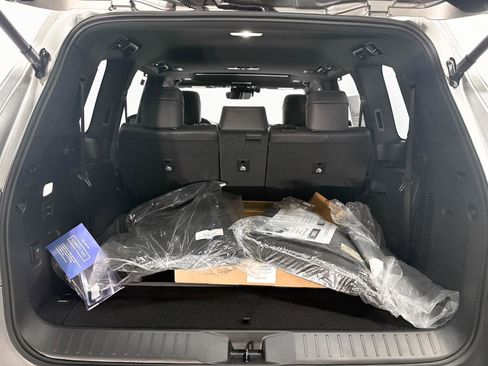 New 2025 Lexus LX 600 4WD w/ Premium Package image 12