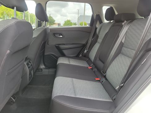 Certified 2021 Nissan Rogue SV FWD image 17
