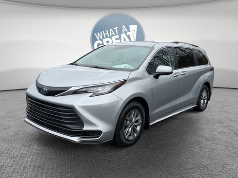 Used 2022 Toyota Sienna LE image 8