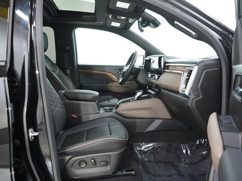 Used 2024 GMC Canyon Denali AWD/4WD image 11