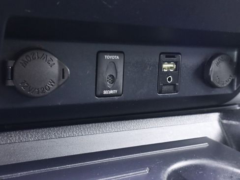 Used 2016 Toyota Tundra Limited w/ Limited Premium Package image 24