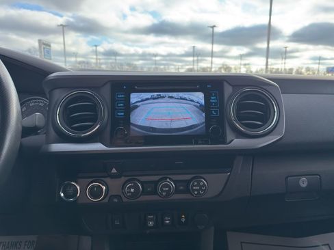 Used 2019 Toyota Tacoma TRD Sport image 18