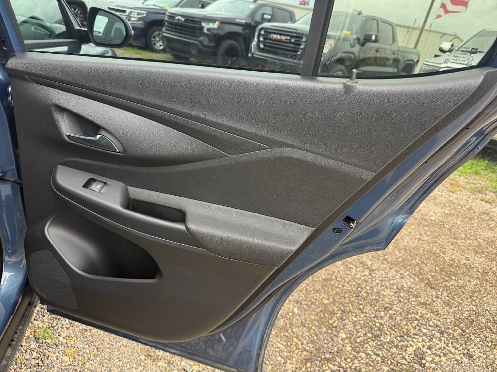Used 2025 Buick Envista Preferred FWD image 37