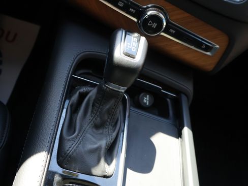 Used 2022 Volvo XC90 T6 Momentum w/ Advanced Package image 32